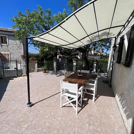 Appartement Bilo Domenella Con Ampia Corte E Posto Auto