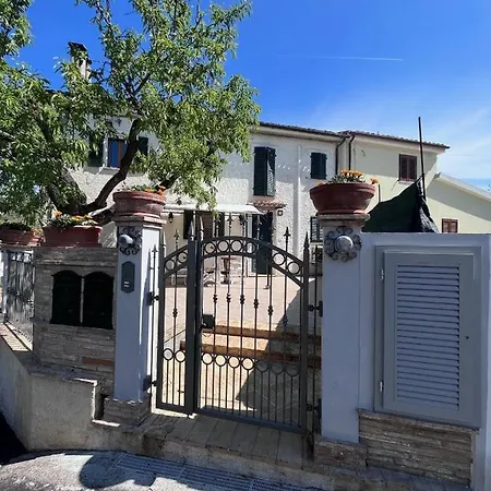 Bilo Domenella Con Ampia Corte E Posto Auto Massignano
